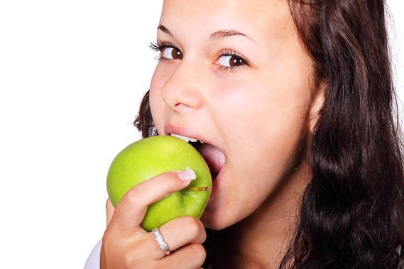  A woman in her 30s eating healthy food for her skinPicture